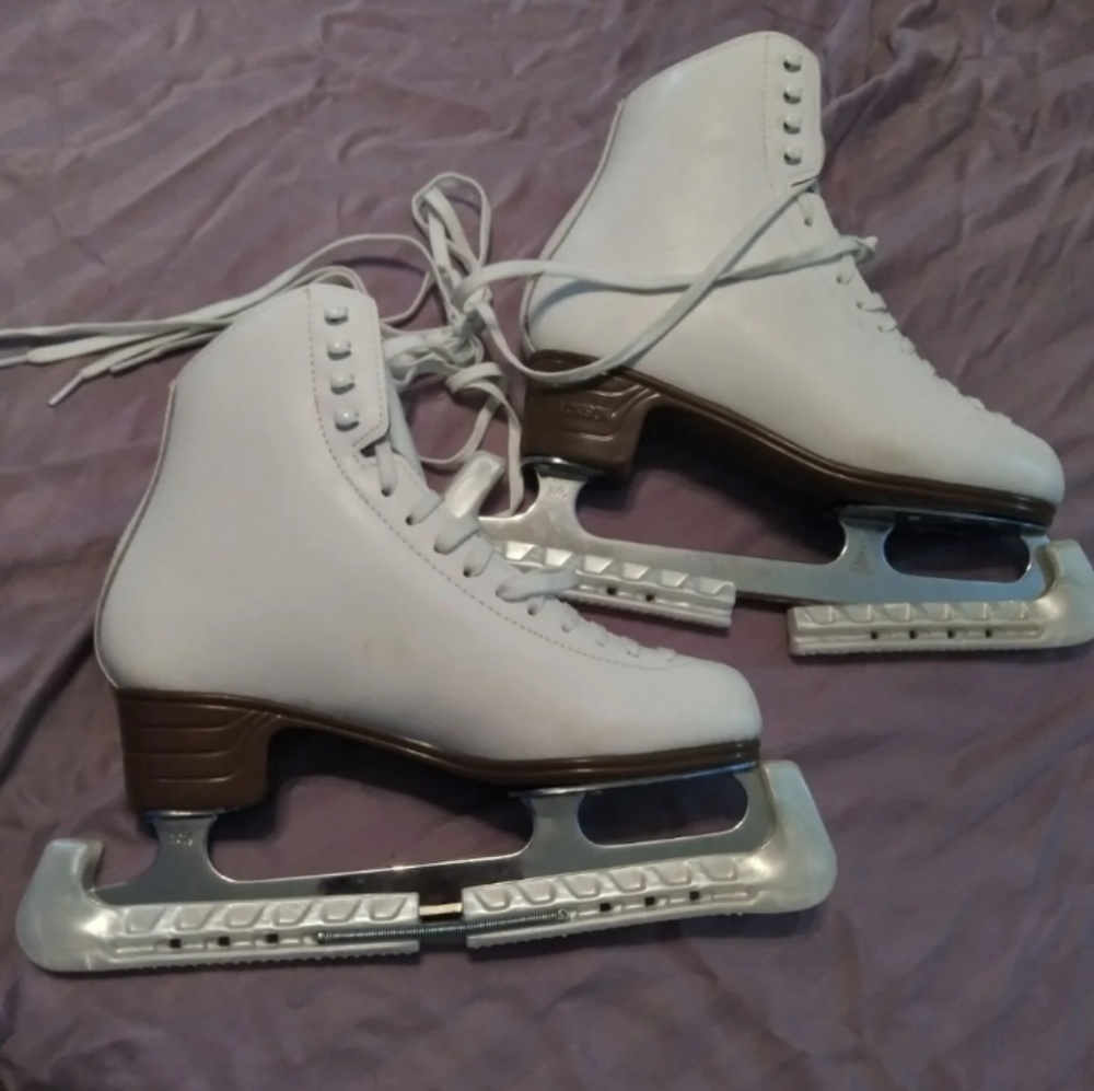 Jackson Ice skates